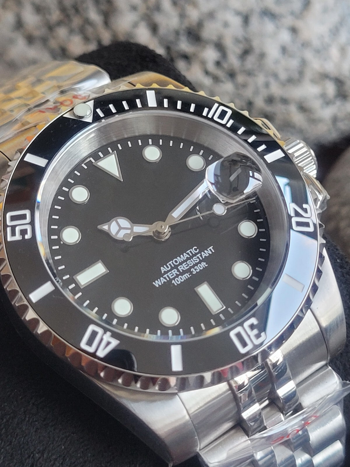Automatic Black Divers Luxury Watch. Seiko TMI NH35 Movement  100m WR2