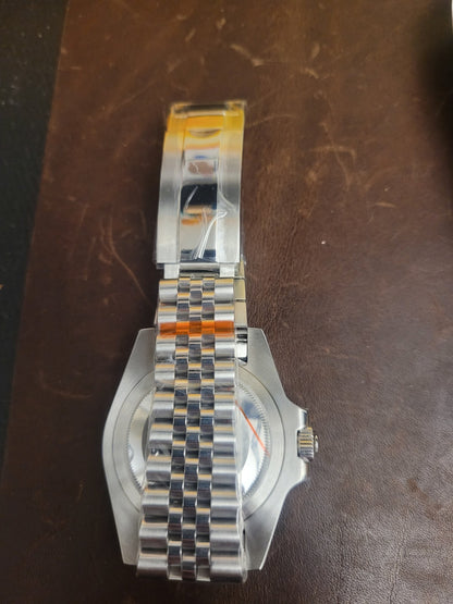 Automatic Black Divers Luxury Watch. Seiko TMI NH35 Movement  100m WR7