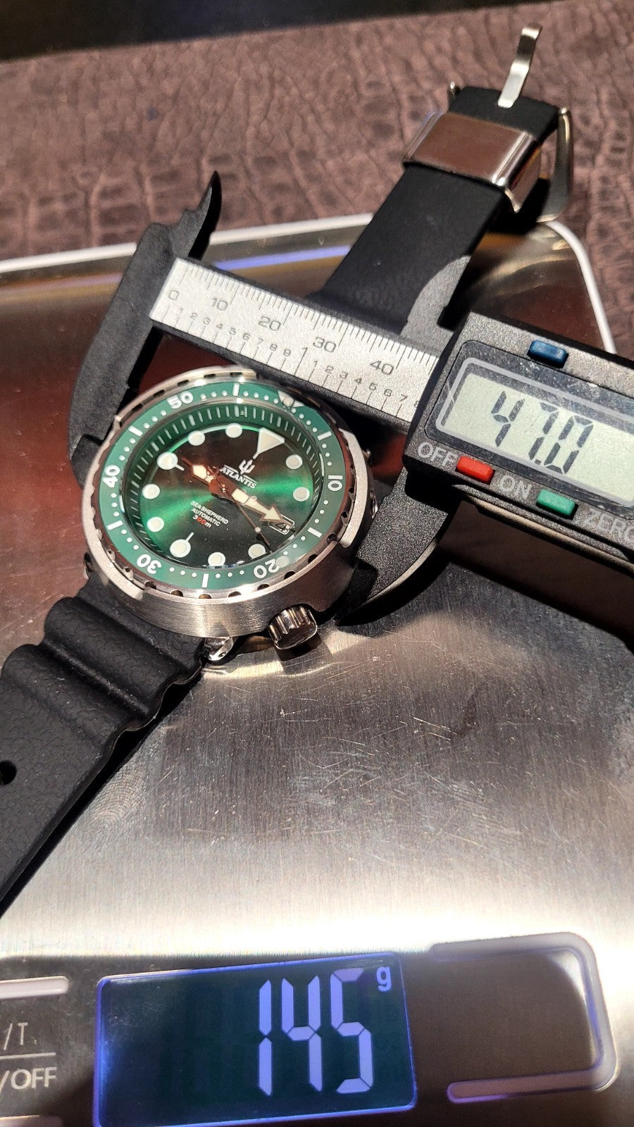 Automatic Diver Watch 300M Green Dial Steel Case Date Rubber Strap Atlantis18