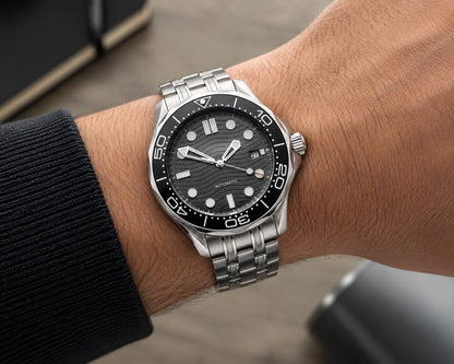NEW Automatic Black Divers Watch Wave Dial  Ceramic Bezel Sapphire Steel 100M UK0