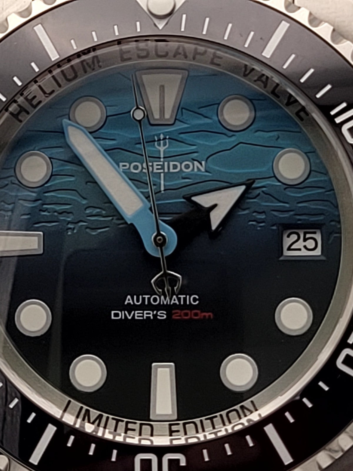 Blue Automatic Diver Divers Watch Gradient Dial NH35 Sapphire Ceramic 200m Date5