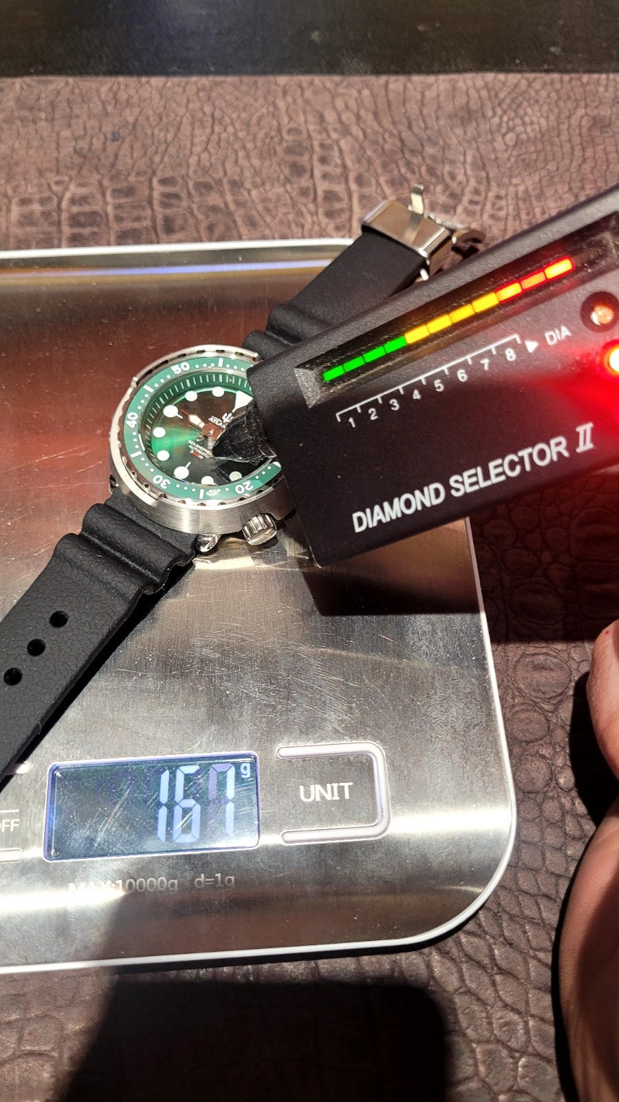 Automatic Diver Watch 300M Green Dial Steel Case Date Rubber Strap Atlantis17