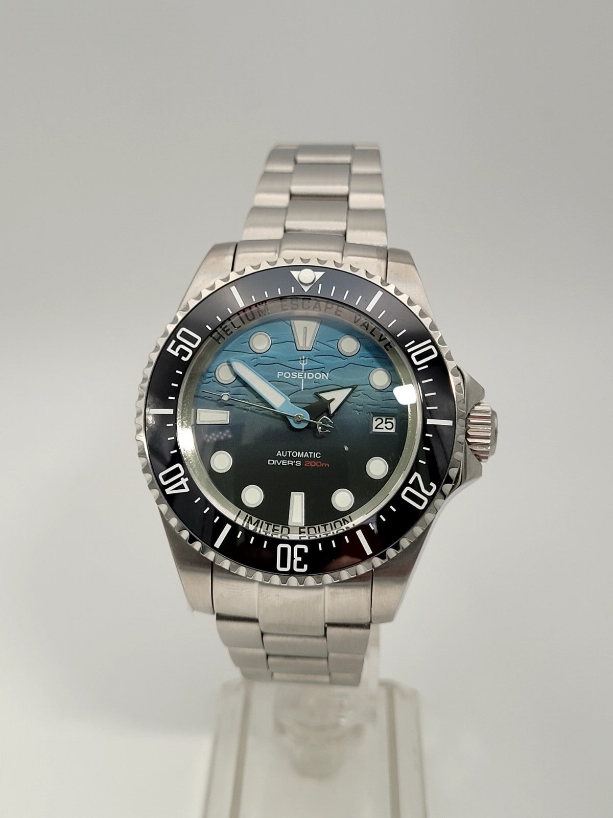 Blue Automatic Diver Divers Watch Gradient Dial NH35 Sapphire Ceramic 200m Date4