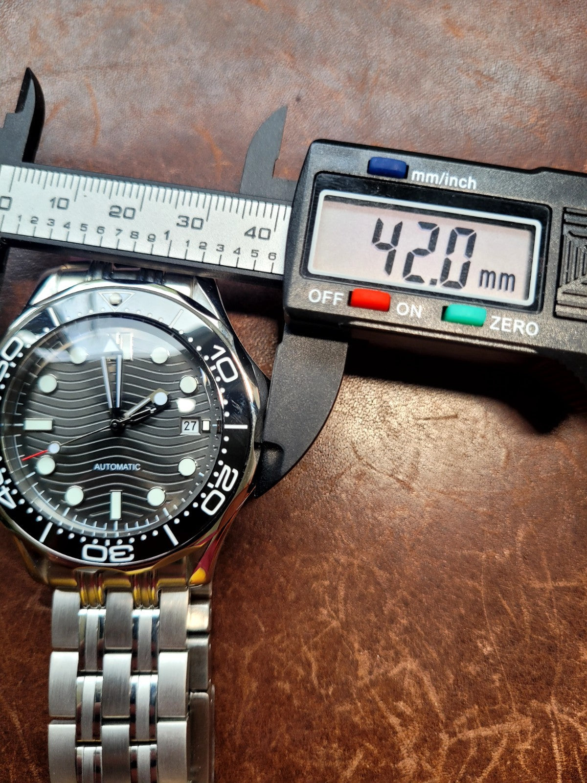 Men’s Automatic Dive Watch Wave Dial Black Ceramic Bezel Sapphire Steel 100M17