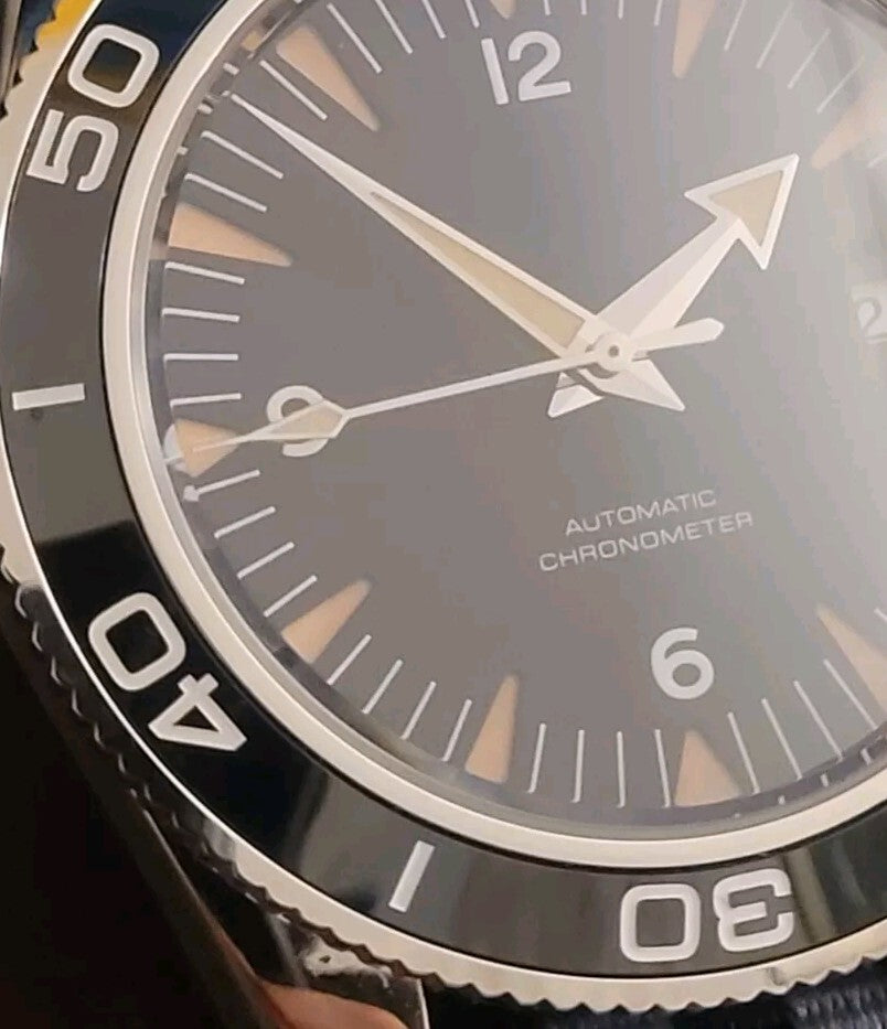 Classic Black Diver Watch Automatic Movement Ceramic Bezel Sapphire Crystal 100m6