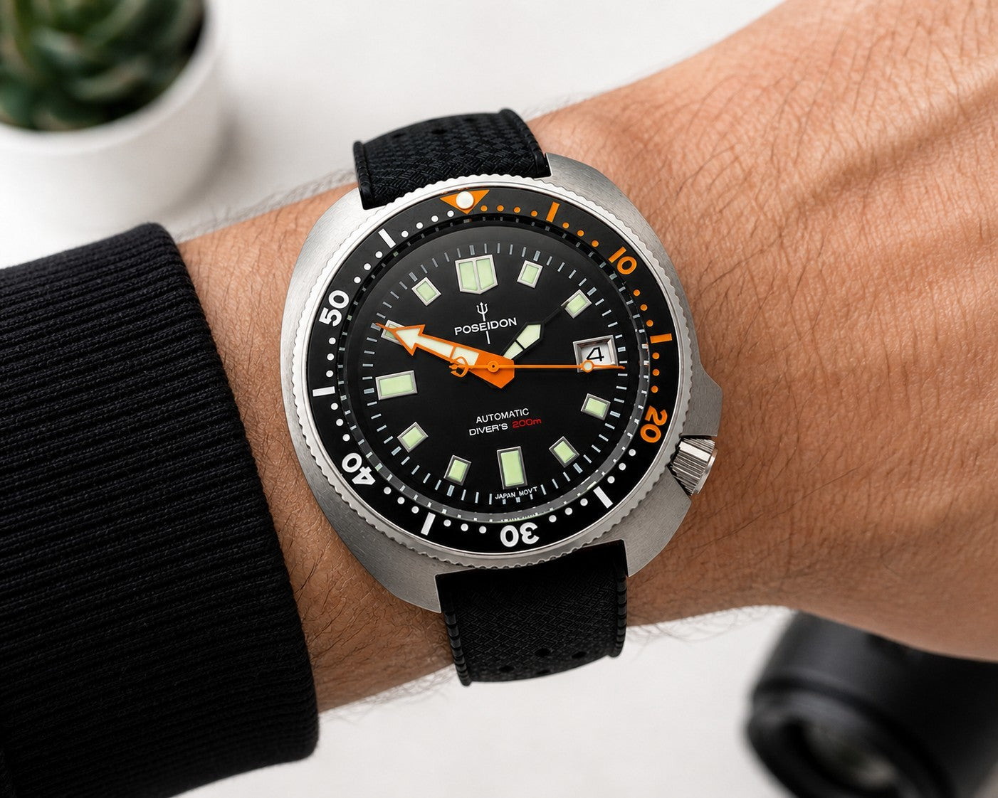 New Automatic Dive Watch NH35 Sapphire 200m Black Orange Pro Diver Mens Watch1